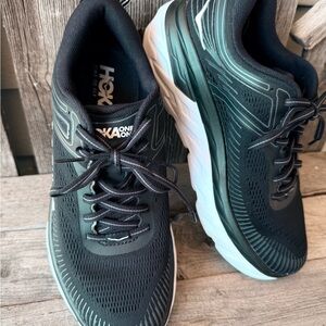 Hoka One One Black Bondi 7